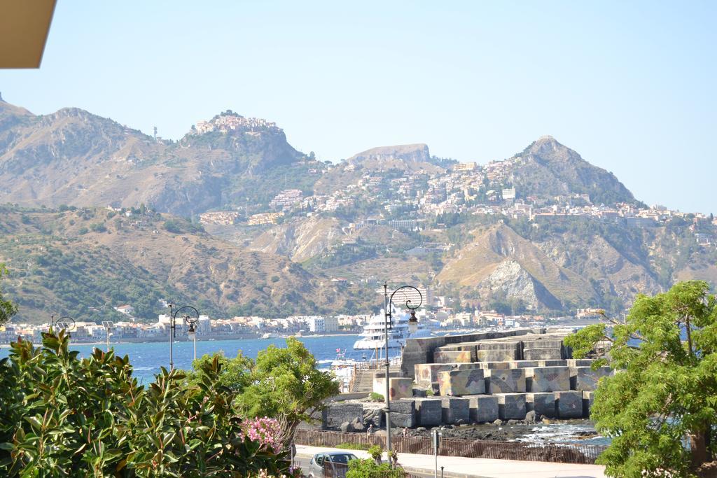 Hotel Porto Azzurro Джардини Наксос Екстериор снимка
