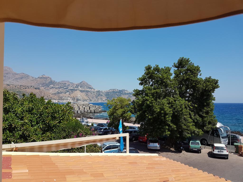 Hotel Porto Azzurro Джардини Наксос Екстериор снимка