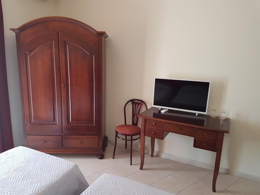 Hotel Porto Azzurro Джардини Наксос Екстериор снимка