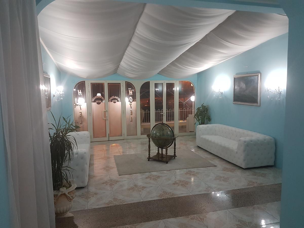 Hotel Porto Azzurro Джардини Наксос Екстериор снимка