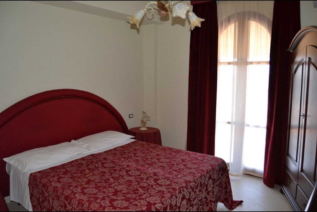 Hotel Porto Azzurro Джардини Наксос Екстериор снимка