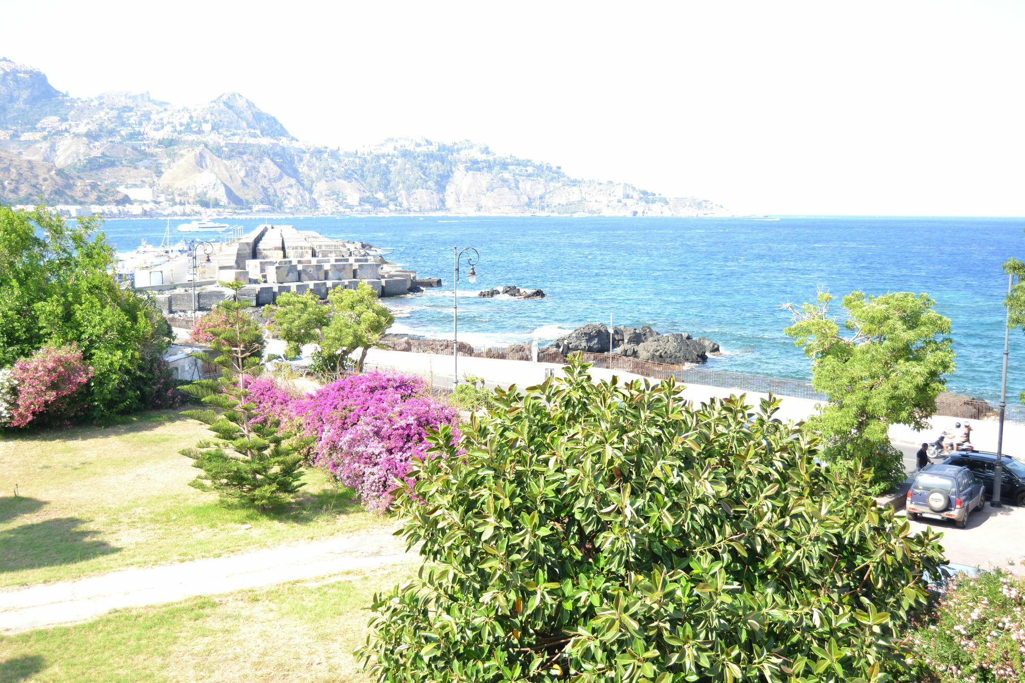 Hotel Porto Azzurro Джардини Наксос Екстериор снимка