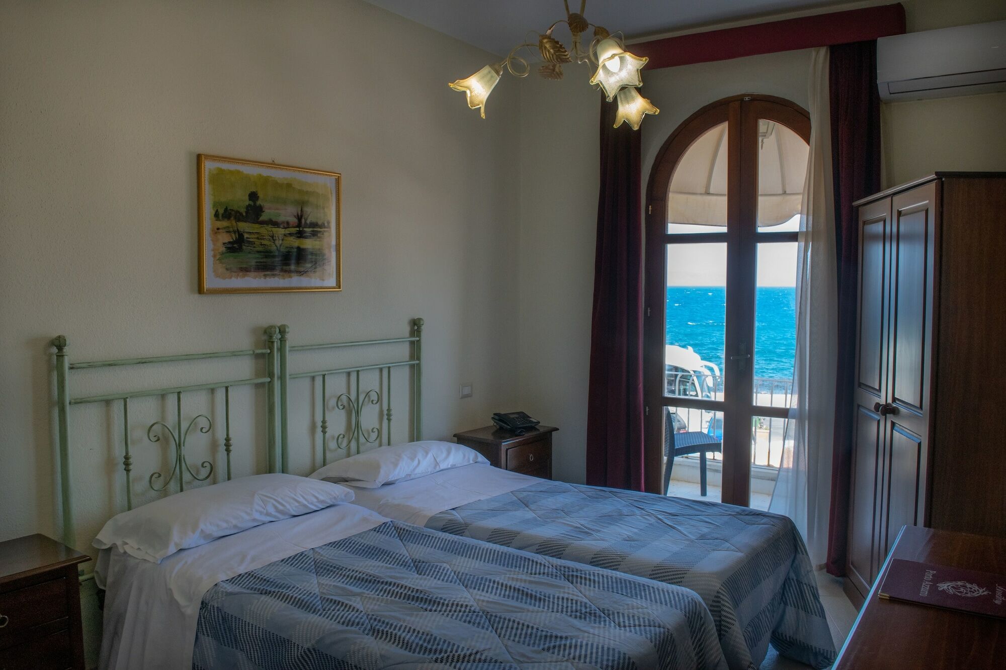 Hotel Porto Azzurro Джардини Наксос Екстериор снимка